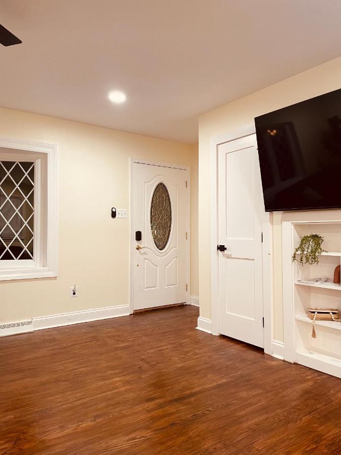 Newly Renovated Charming Home With Parking ฟอร์ทวอชิงตัน ภายนอก รูปภาพ