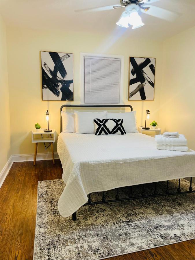 Newly Renovated Charming Home With Parking ฟอร์ทวอชิงตัน ภายนอก รูปภาพ