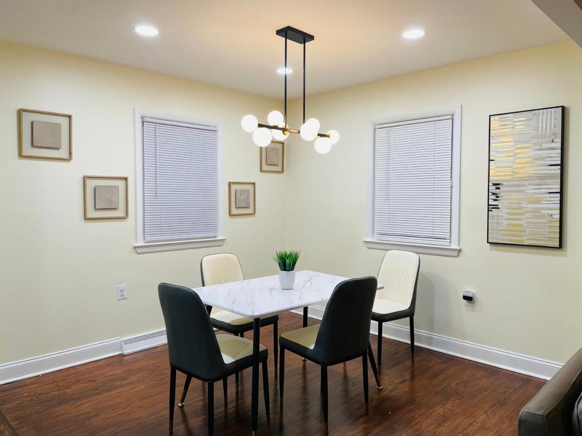 Newly Renovated Charming Home With Parking ฟอร์ทวอชิงตัน ภายนอก รูปภาพ